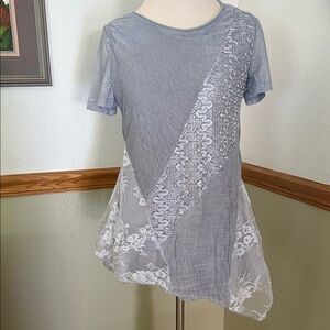 Simply Couture Gray Boho Lace Crochet Asymmetrical Short Sleeve Top Small